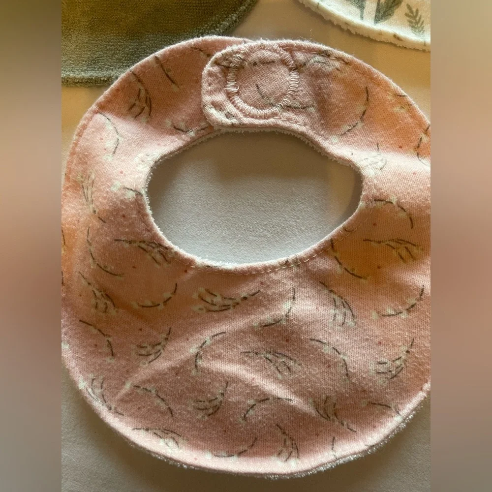 Newborn - 3 months Floral and Solid Baby Bib Set